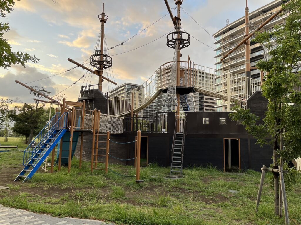 晴海ふ頭公園のロープクライミング遊具