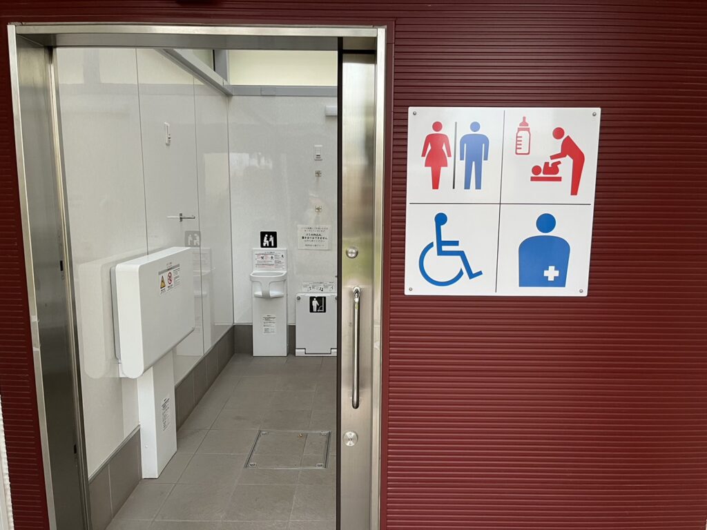 晴海ふ頭公園トイレ入口の案内サイン