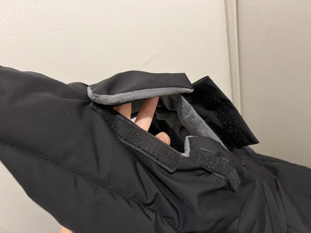 装着手順③ フットマフ裏の固定ベルトをハーネスに取り付け