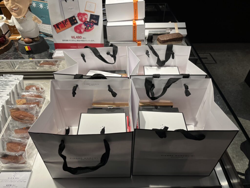 12月29日夕方の銀座本店の福袋在庫棚の様子