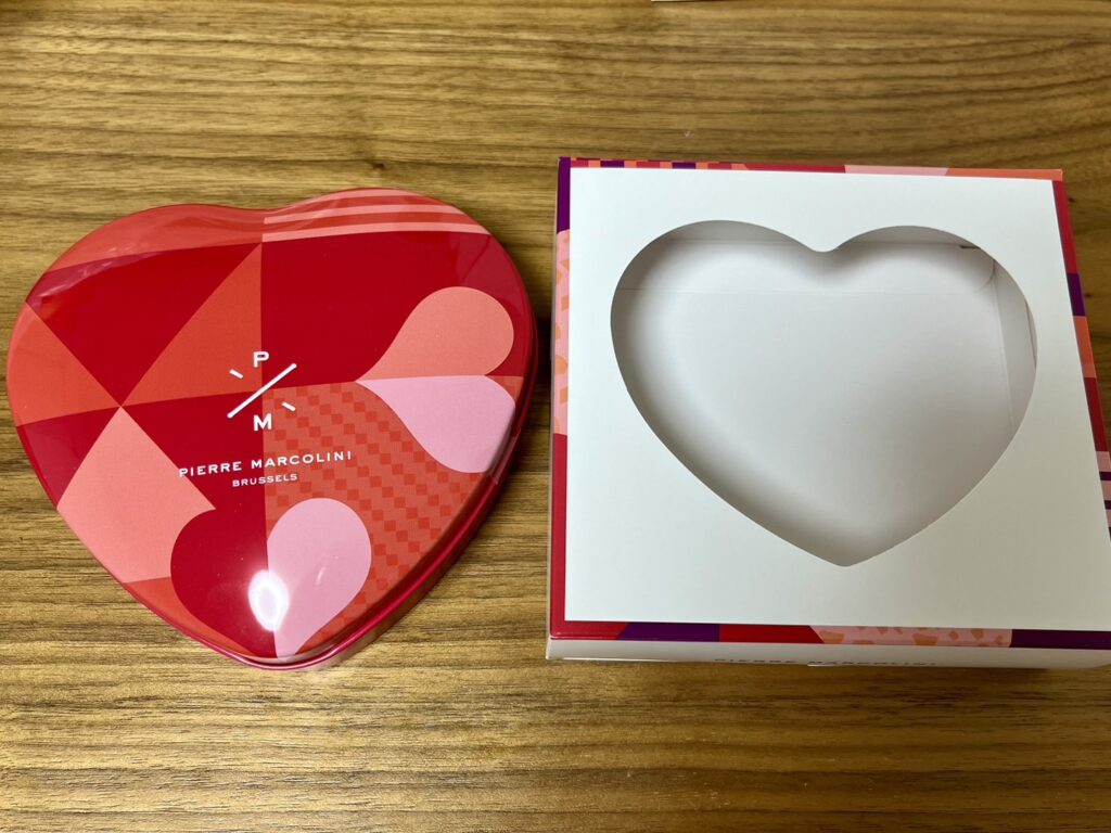 コフレクールの外装と缶パッケージ