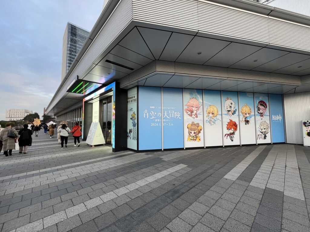 東京スカイツリー入口周辺に展開された原神コラボ装飾の全体像