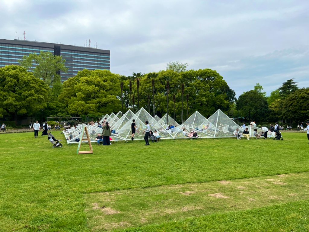 日比谷公園第一花壇の芝生とイベントエリアの様子