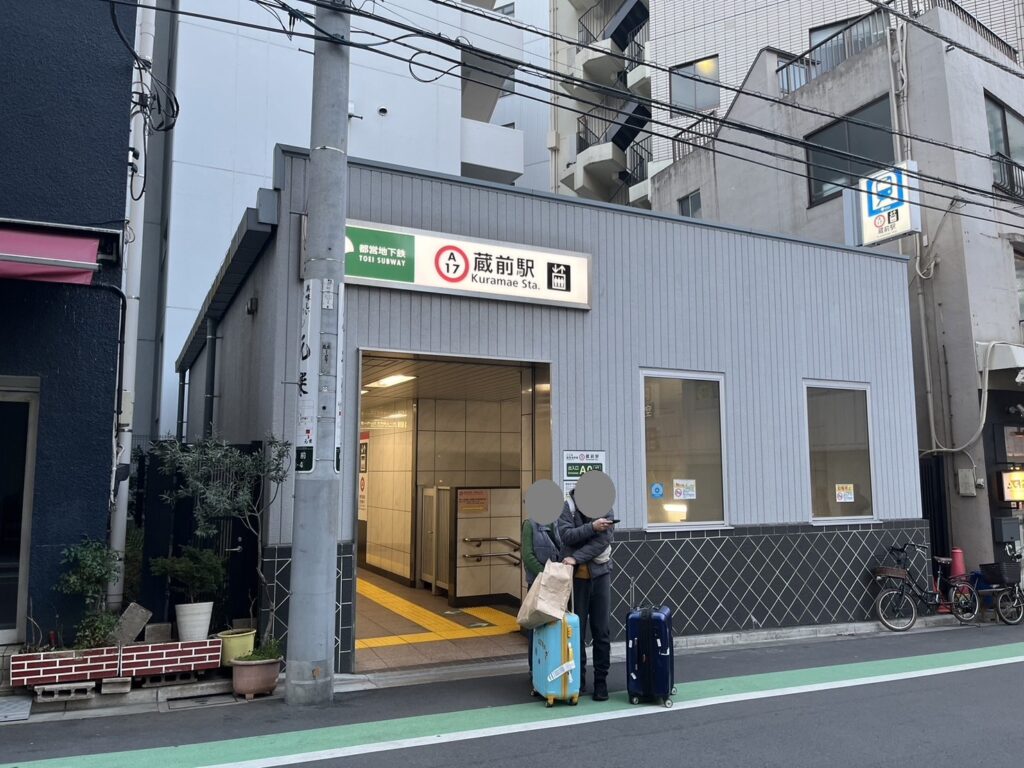 蔵前駅A0出口の都営浅草線エレベーター入口外観写真