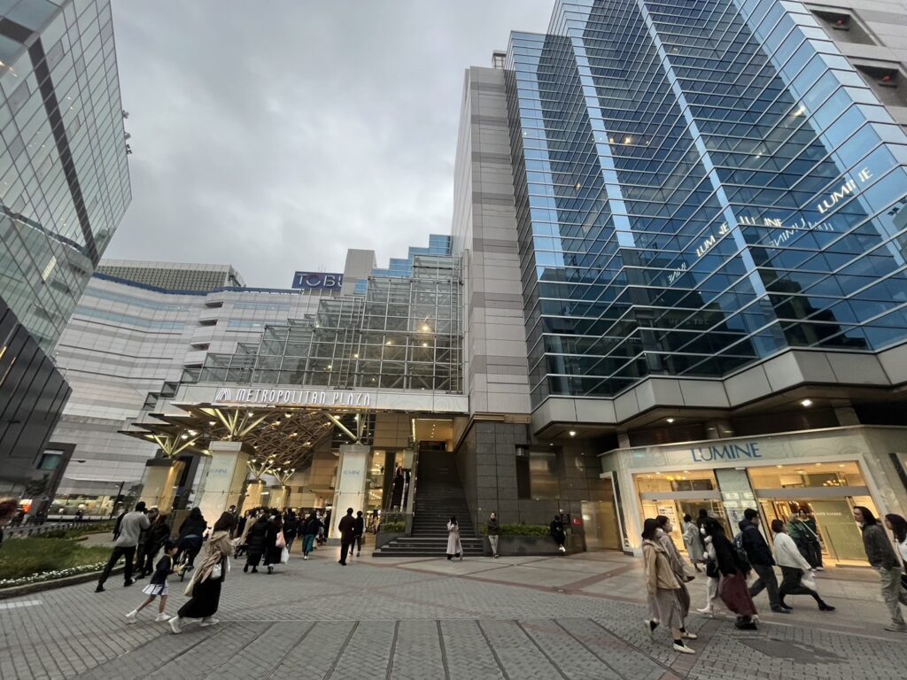 メトロポリタンプラザビル内エレベーターを降りた場所の様子