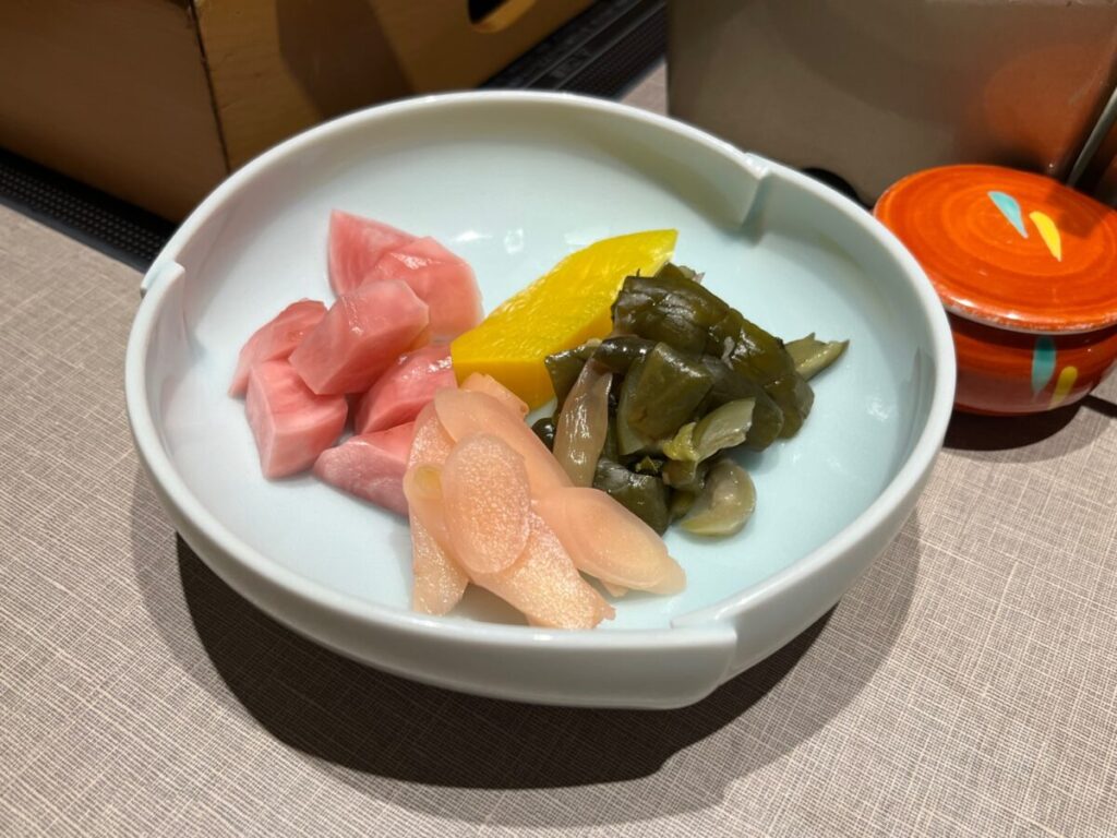 色とりどりの漬物盛り合わせ