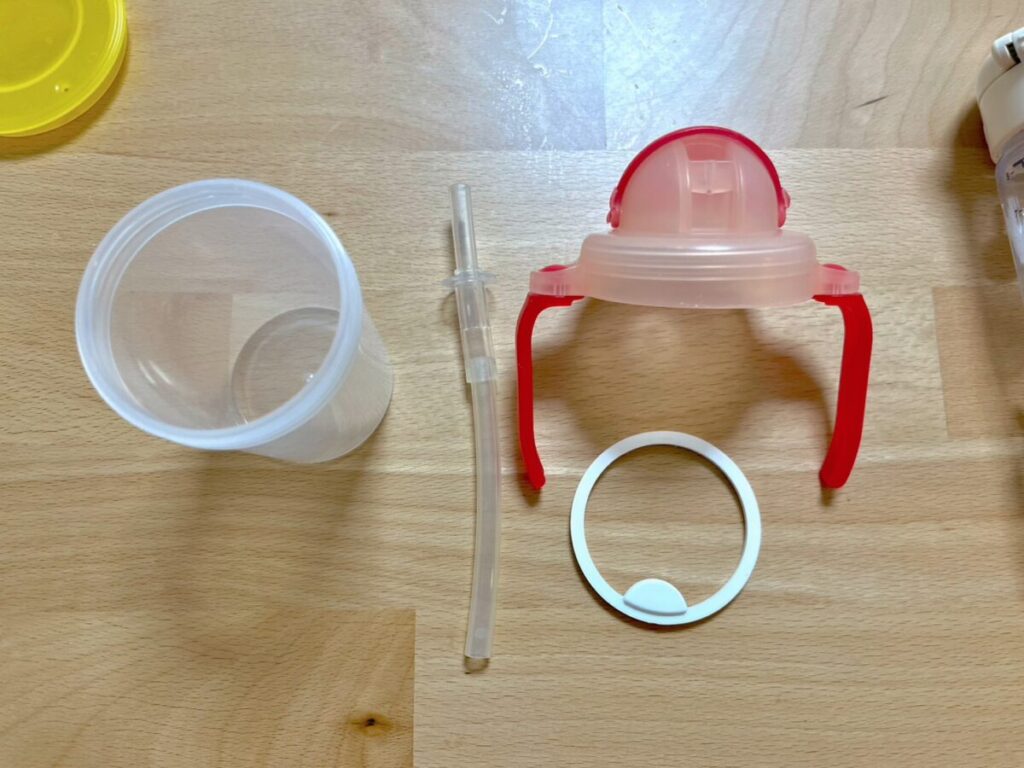 西松屋のストローマグの分解部品と本体