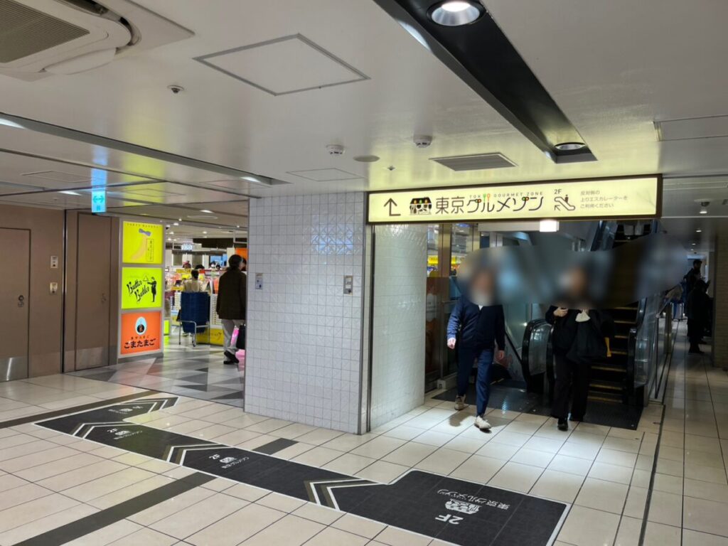 八重洲北口 改札外 エレベーター前の景色