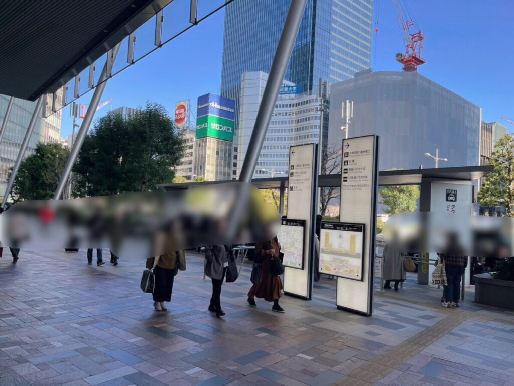 八重洲中央口 改札外 エレベーター周辺の様子