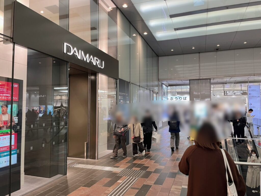 大丸東京店 有楽町川 ミュウミュウ近く エレベーター前の周辺景色